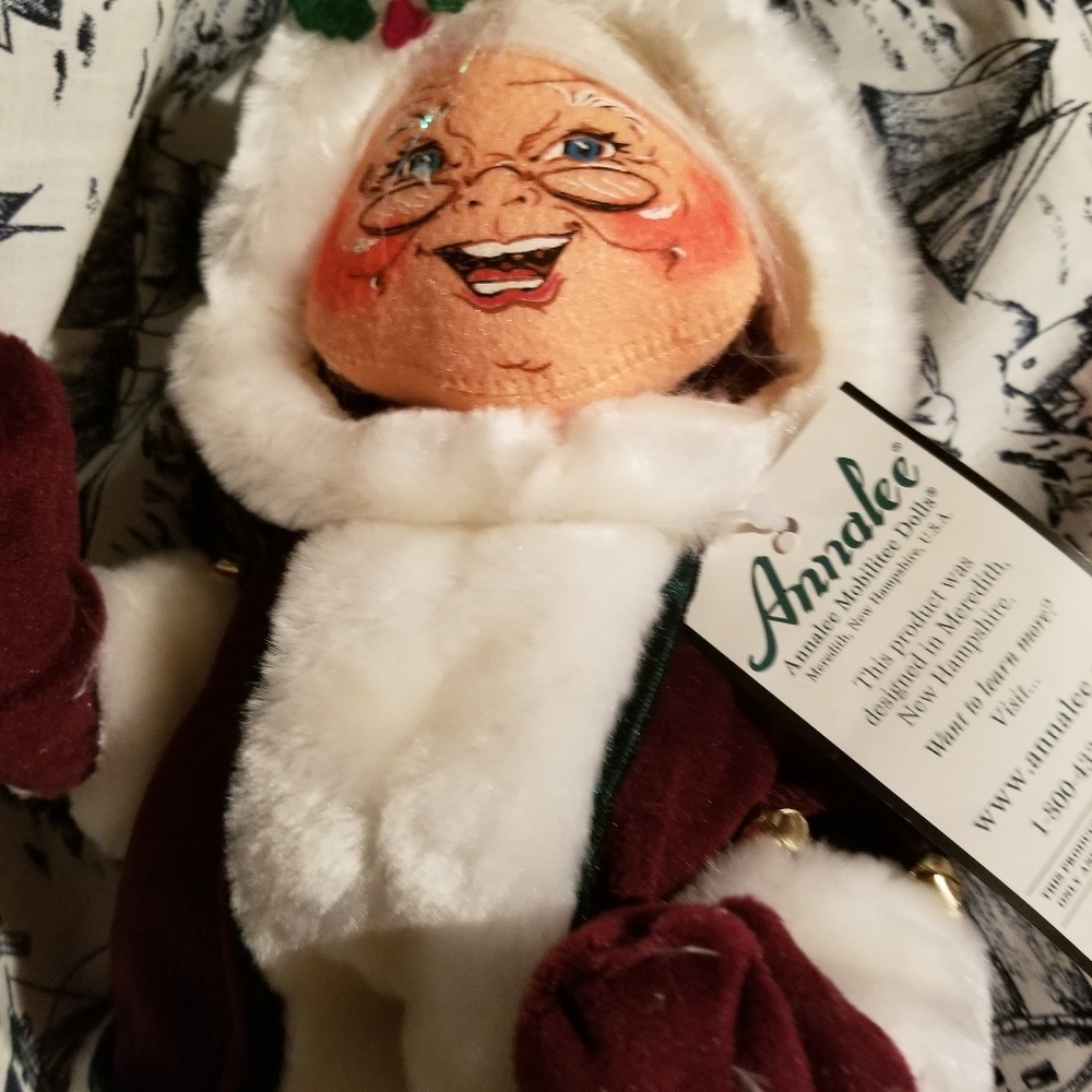 Annalee Doll Mrs. Claus NWT 2005 RetoredDoll